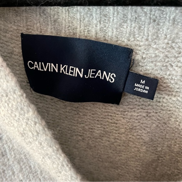 Calvin Klein Gray Sweater (M) - Picture 2 of 3